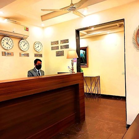 Hotel When In Gurgaon - Opposite To Artemis Hospital Bagian luar foto