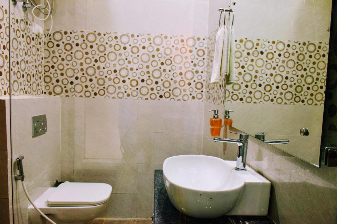 Hotel When In Gurgaon - Opposite To Artemis Hospital Bagian luar foto