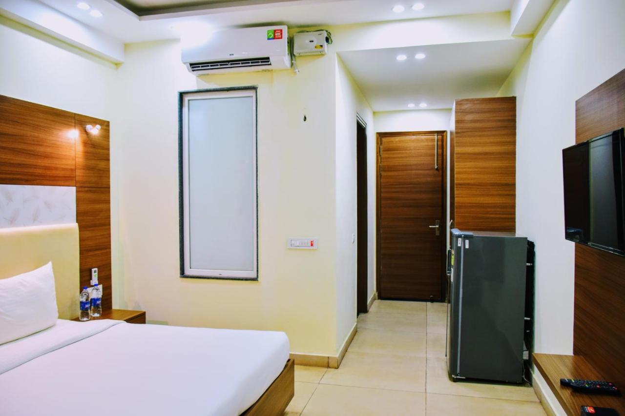 Hotel When In Gurgaon - Opposite To Artemis Hospital Bagian luar foto