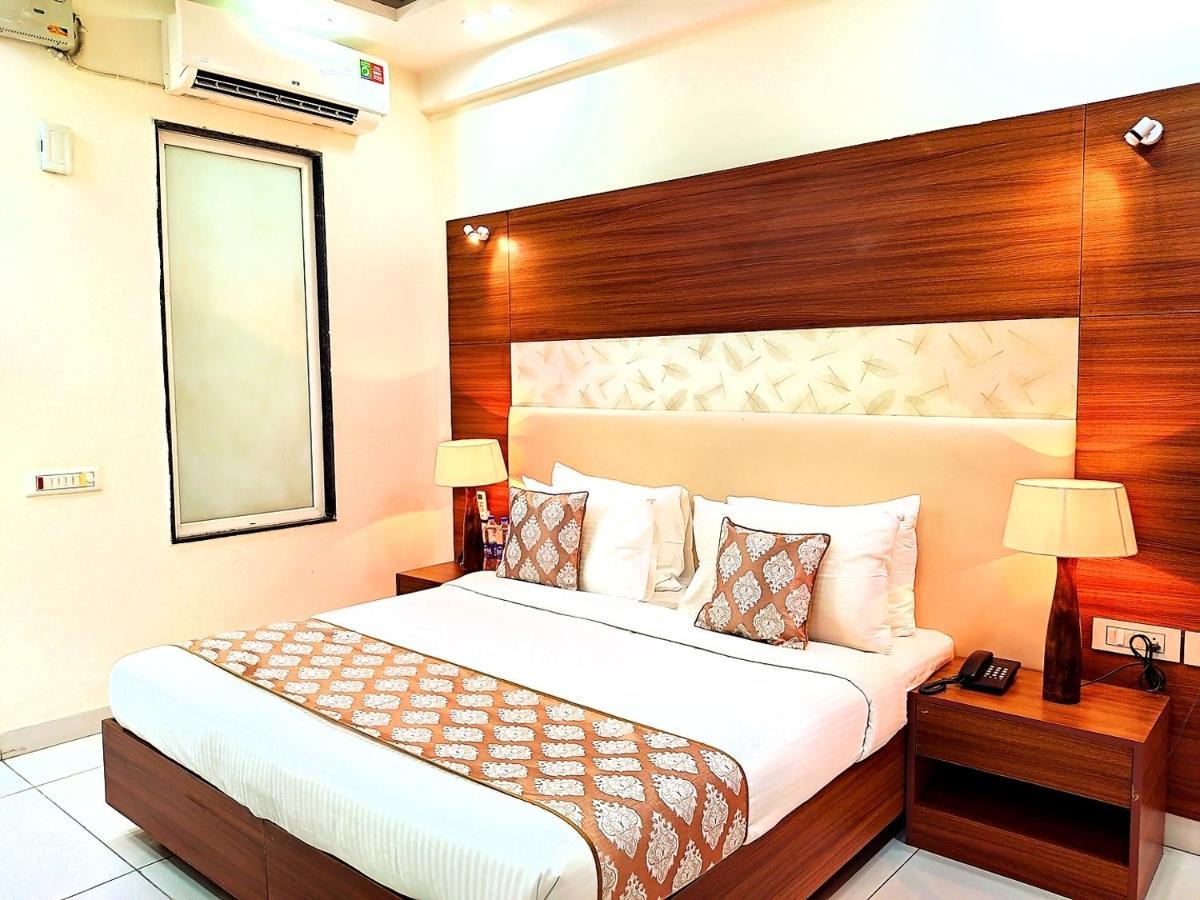 Hotel When In Gurgaon - Opposite To Artemis Hospital Bagian luar foto