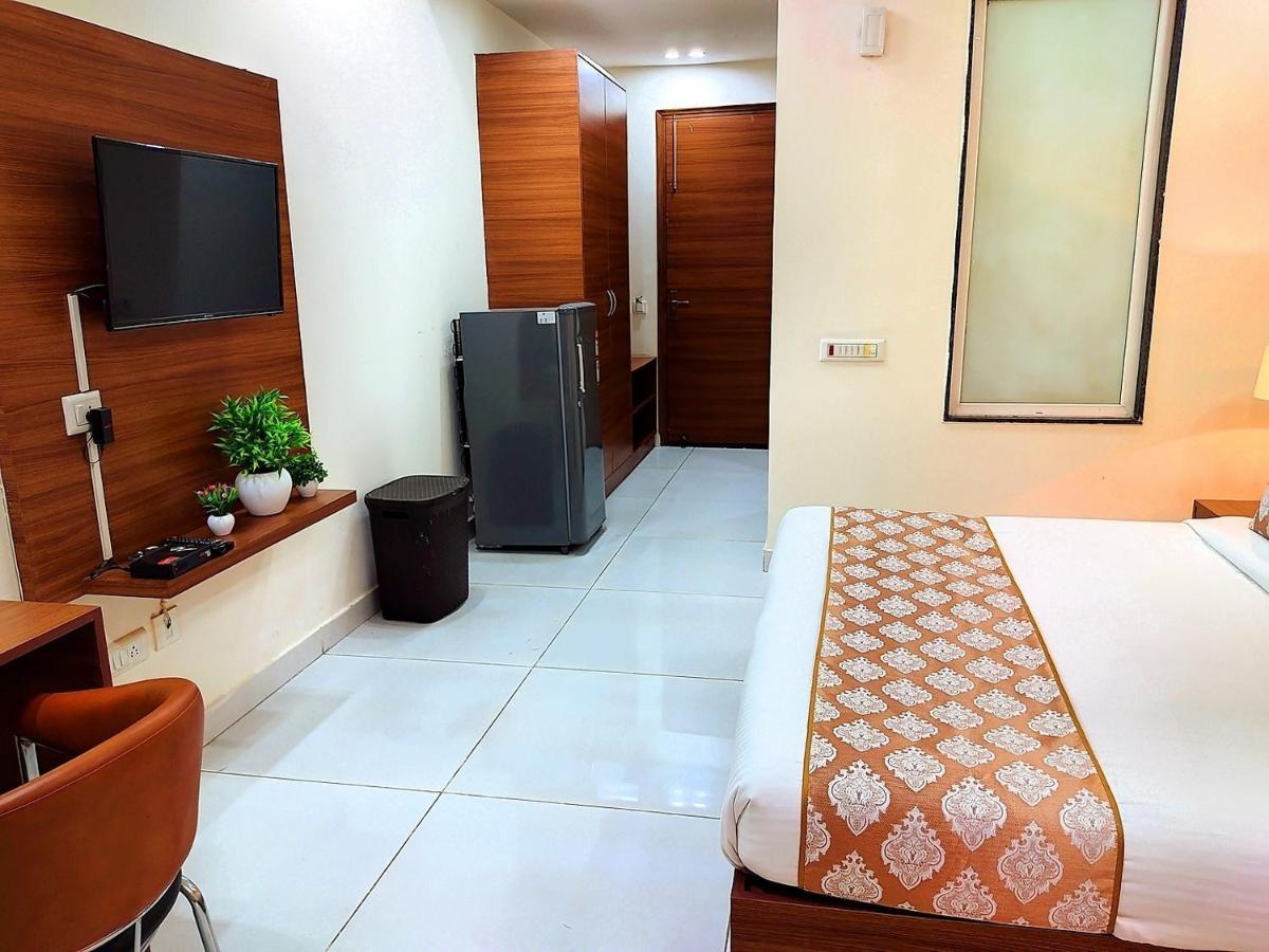 Hotel When In Gurgaon - Opposite To Artemis Hospital Bagian luar foto